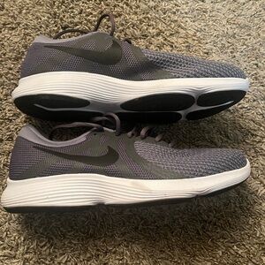 Nike Revolution 4 shoes, Like New, Gray Men’s size 9.5